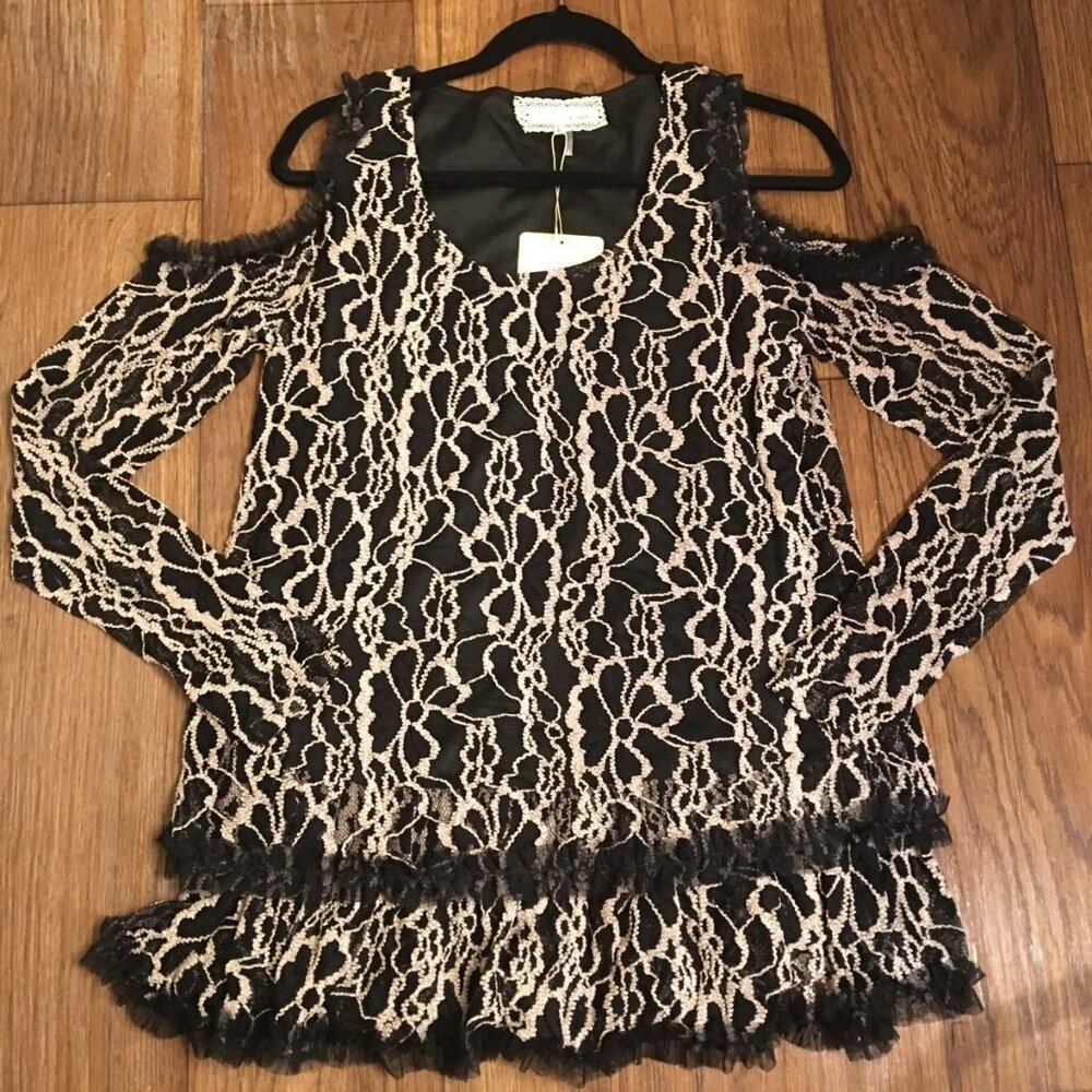 NWT Anthropologie A'reve Cold Shoulder Top Size Large